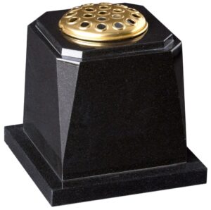 wg272 memorial vase with checkered top